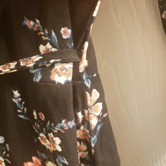 H & M dressy top - Picture 5 of 5